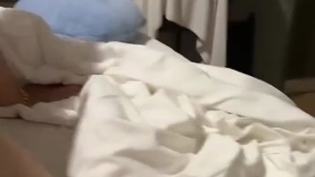 Bokep Ngentot Mamah Muda Bertato Eks SPG Pinter Ngulek di Ranjang