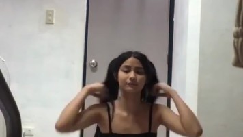 Gokil Ini Cewek Bella Sukanya Dildo Hitam Super Gede
