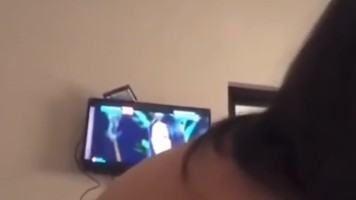 Gadis Cantik Masih Kaku Nyepong Kontol